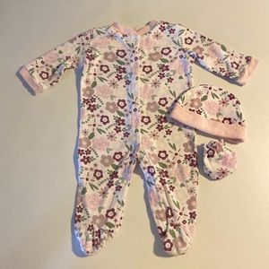 Pajama set with hat & gloves